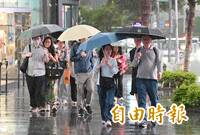 注意添衣！中部以北轉濕涼 北台灣入夜降至18度
