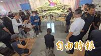 台南女警告別式  女大生在分局長協調後下跪、家屬背對不領情