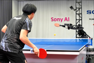 中英對照讀新聞》Robot ’Ace’ defeats human players in table tennis機器人「Ace」在桌球賽中擊敗人類選手