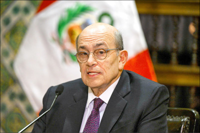 中英對照讀新聞》Peru ministers resign over delayed F-16 jet deal秘魯部長因F-16戰機採購案延宕而辭職