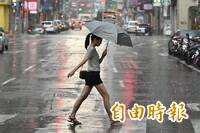 鋒面徘徊！今氣溫略降 中午前北部慎防大雨