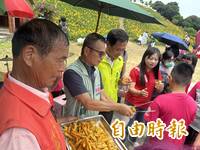 金針花大神出手！彰化小學生募畢旅基金  手作義賣生意搶搶滾