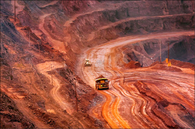 中英對照讀新聞》Investors should pivot from tech to commodities ahead of a new ’supercycle,’ top economist says 頂級經濟學家表示，投資人應在新一輪「超級週期」到來之前，將投資重心從科技股轉向大宗商品