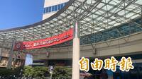 21歲爸媽走絕路…伯父承諾4月大女嬰：跟阿公阿嬤養妳長大