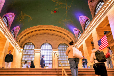 中英對照讀新聞》Someone Left Their Heart at Grand Central, Captivating Commuters 有人把心留在中央車站，通勤者為之著迷