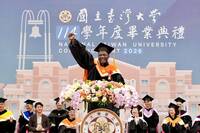 台大畢典最動人演講！坦尚尼亞博士生內森讚台灣：給我一個溫暖的家