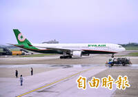 薔蜜颱風撲日本 長榮航空5/31往返沖繩航班提前起飛