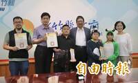 竹縣大肚國小4連霸 全國創意戲劇賽「傳統偶戲類~皮影戲組」再拿特優