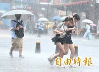 週五降雨模式開啟 賈新興示警：下週低壓帶最強雨期來了