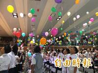爆乳出席國中兒畢典挨轟！「生命清理員」辣媽怒反擊酸民