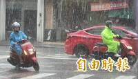 高雄市大雨滂沱  市府災變中心擴大三級開設