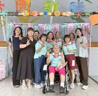 高雄67歲婦讀書路超坎坷 抗癌逆境求學終圓夢國中畢業