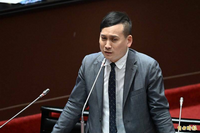 民眾問總預算何時過？ 葉元之竟回嗆「人綠腦殘」引爆眾怒！