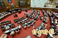 挨批為犯罪者參選解套 「高虹安條款」藍白人數優勢表決通過