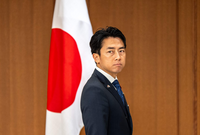 日本議員幫中國說話  當場被小泉進次郎嗆到道歉：我收回發言......