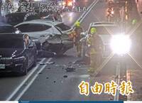 雪隧5車連環撞北上全線封閉  駕駛「崩潰」疾呼快改道