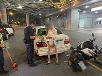 瘦骨如柴翁火車站前倒車撞傷人 猛倒車畫面曝光