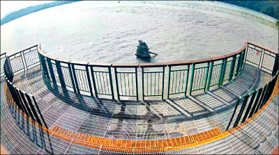 日月潭蓄水率飆破9成 5蛙「洗屁屁」