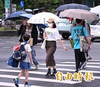 颱風聯手鋒面、西南風！今南台灣豪雨狂炸 雨區恐擴散全台