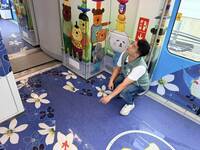 捷運三鶯線彩繪列車開箱 糗遇空調漏水像下雨