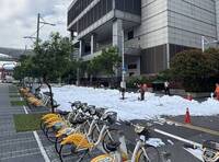 高鐵南港站外馬路雪白一片 高鐵公司致歉揭真相