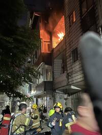 基隆3樓民宅大火 屋主失去呼吸心跳送醫搶救