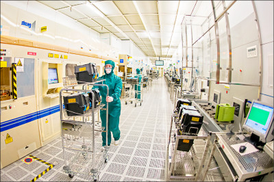 中英對照讀新聞》European chip stock soars after social media hype歐洲晶片股在社群媒體炒作後飆漲