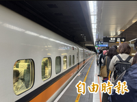颱風假高鐵塞爆！對號座乘客沒擠上車反遭勤務員嗆 高鐵要查了