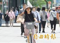 先爆熱再炸雨！「熱帶雲簇蠢動」午後雷擊暴雨恐再現