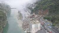 重慶山崩瞬間！整片山壁狂瀉吞街區 民眾驚喊快逃