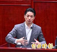蔣萬安喊食安上街頭 周軒爆：2025、2026沒出席過食安委員會