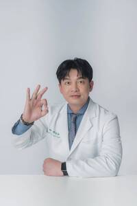 台中海線皮膚科名醫陳世倫47歲猝逝 診所震撼宣布「永久歇業」