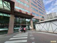 102歲身價8億人瑞娶68歲女看護「是真的」！家屬提告假結婚檢不起訴