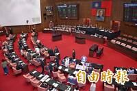 不甩游盈隆示警！藍白硬推一票印多項公投  立院決議逕付二讀