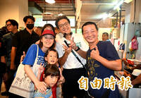 沈伯洋搶進深藍大安掃街！ 酸蔣萬安「幸福變一團糟」