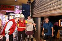 大潮+海水倒灌 基隆愛四路夜市再淹水 謝國樑夜奔坐鎮調度