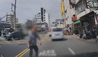 驚悚畫面曝！一路超車、跟車到紅燈！北屯行車糾紛爆命案 68歲男5天後亡