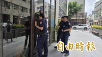 大批媒體守候  趙建銘診所人員報警