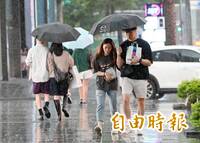 南高屏大雨特報！ 吳德榮示警「這3天雨勢最猛」 熱帶擾動醞釀中