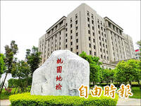懷疑偷錢！​桃園男持「菜刀+水果刀」砍殺老母 婦滿身血衝鄰居家求救