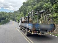 蘆竹大貨車載運鐵條卻散落車道 山區交通一度受阻