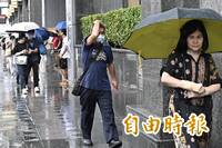 低壓帶發威！17縣市豪、大雨特報 14地大雷雨警報連發