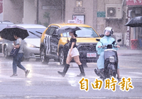 「沙德爾」恐升強颱路徑曝光！今全台防豪大雨