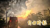 台南火警爆炸「黑夜瞬變白晝」！震到隔壁街滿目瘡痍