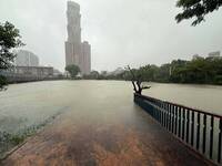 高雄3天下全年1/3雨量  網警告慎防昔823豪雨「5000天坑」政治操作