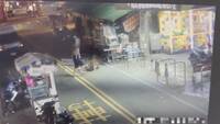 羅東夜市深夜濺血！2醉漢「對眼惹禍」 抄酒瓶磚頭爆頭互告