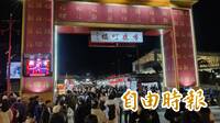 住花蓮驚見「現金放桌上」！前《金融時報》記者：那邊票都是買的