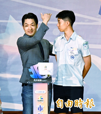 蔣萬安兒子交換生資格惹議！ 網號召向美國務院檢舉：全家綠卡恐取消