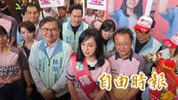 恩怨放兩旁！陳瑩登記參選台東縣長 賴坤成、劉櫂豪左右護法力挺