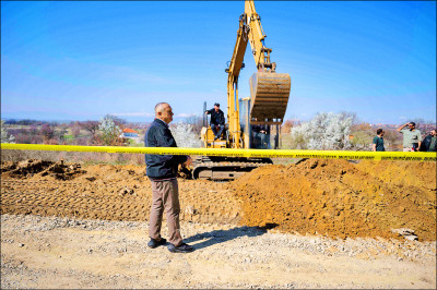 中英對照讀新聞》Kosovo begins excavations after human remains found 科索沃發現人類遺骸後展開挖掘